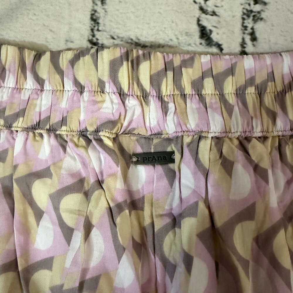 Prana Iguala Shorts In Willow Retro Geometric - Picture 10 of 12
